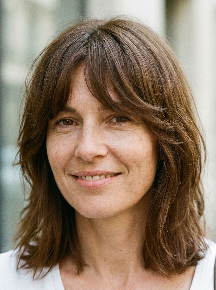 Stufenschnitt mit Feathered Bangs - Stufenschnitt mit Pony